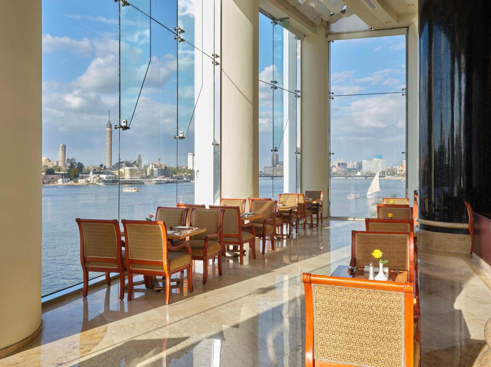מלון Hilton Cairo Grand Nile מראה חיצוני תמונה The River Cafe