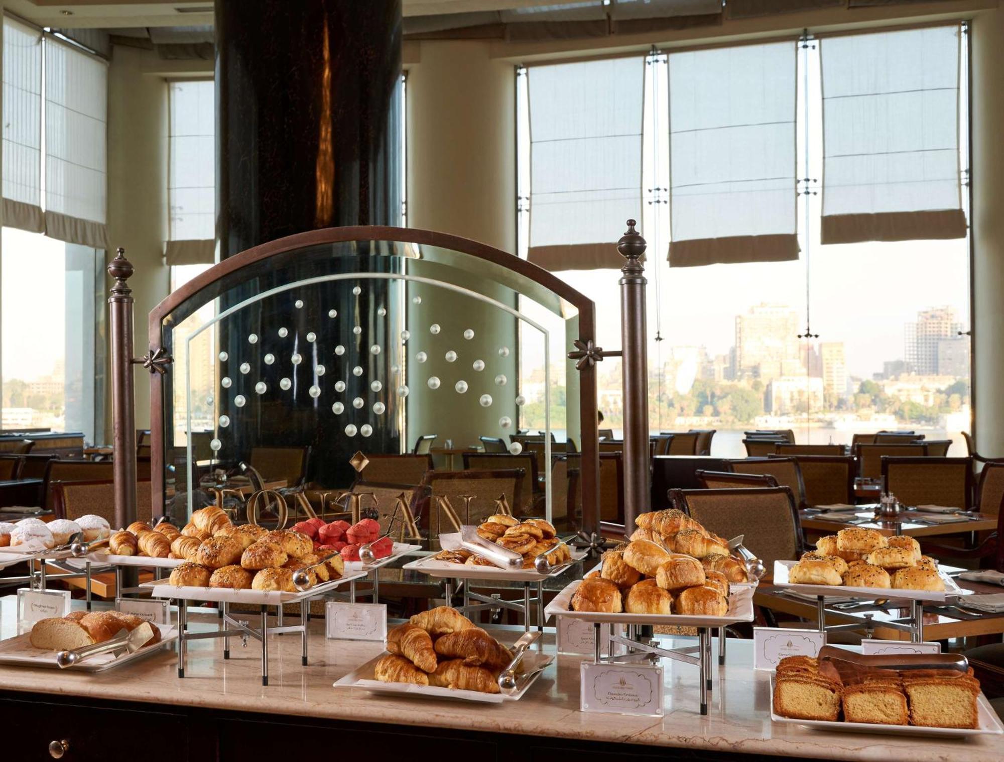 מלון Hilton Cairo Grand Nile מראה חיצוני תמונה The buffet at the hotel