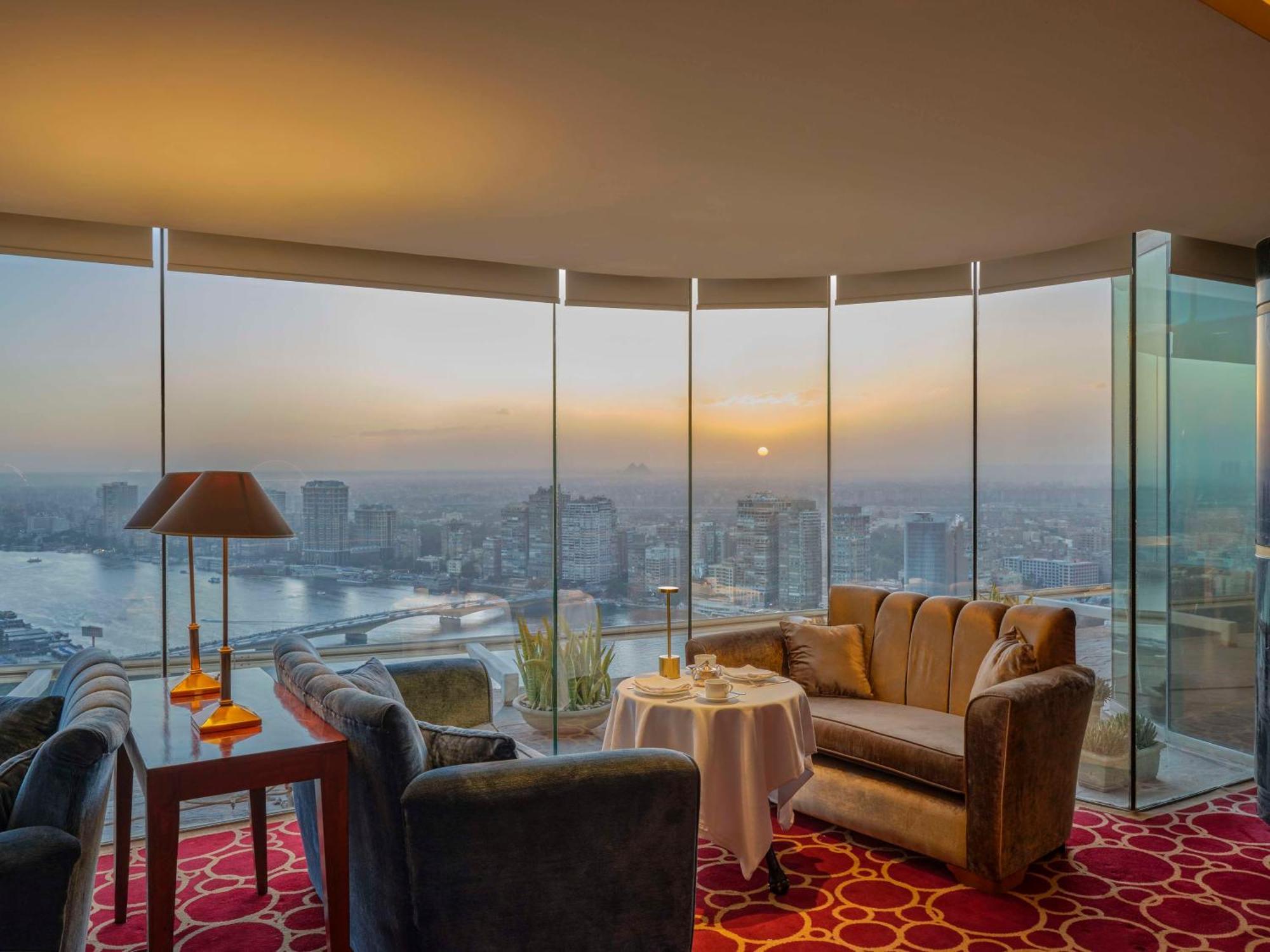 מלון Hilton Cairo Grand Nile מראה חיצוני תמונה The 360° Lounge