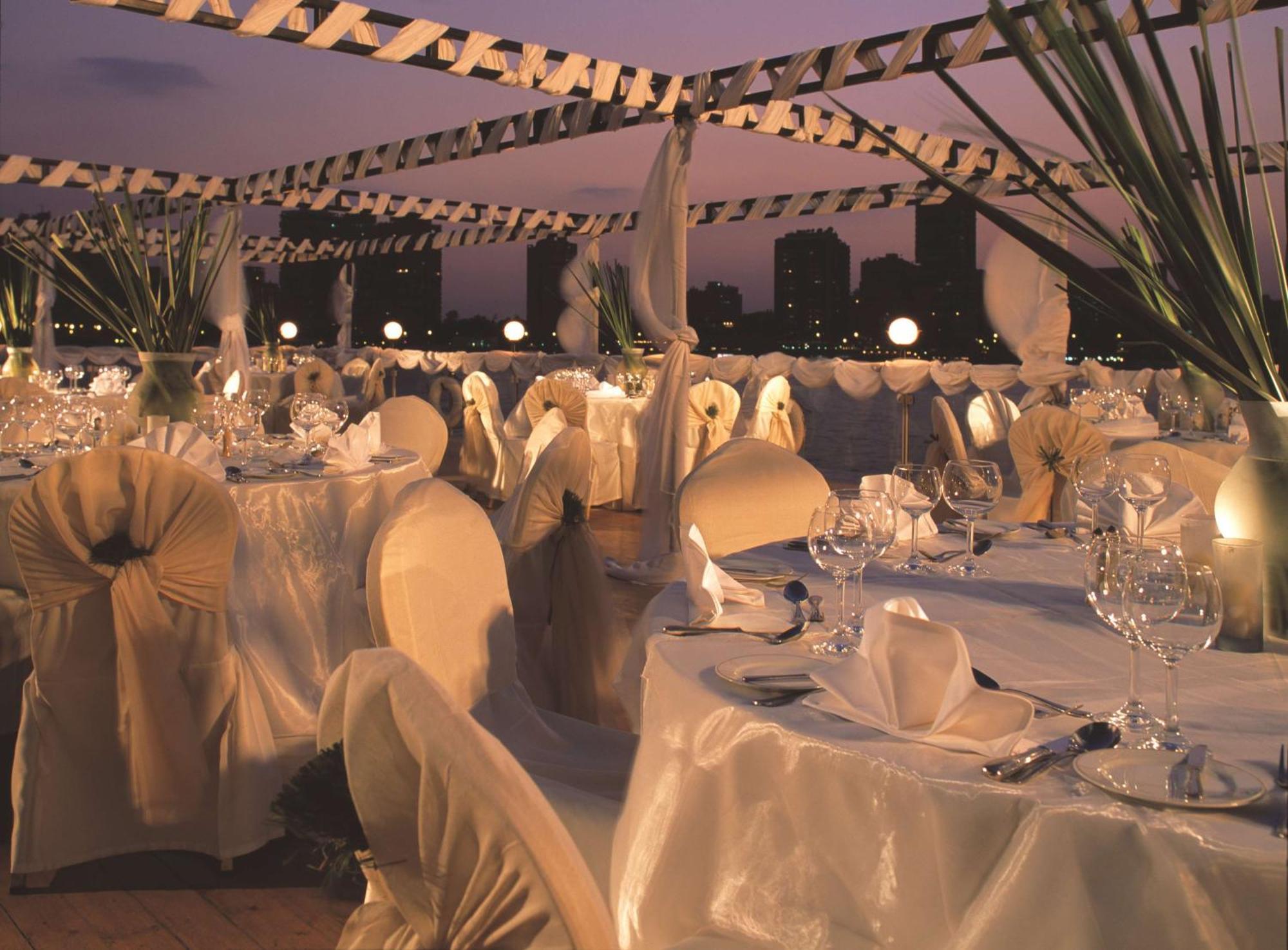 מלון Hilton Cairo Grand Nile מראה חיצוני תמונה The Terrace at the InterContinental