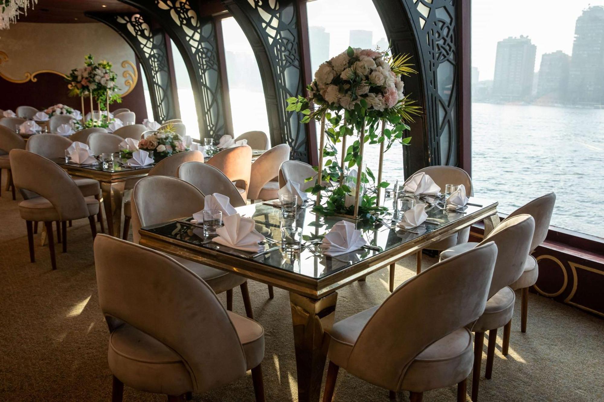 מלון Hilton Cairo Grand Nile מראה חיצוני תמונה The interior of the restaurant