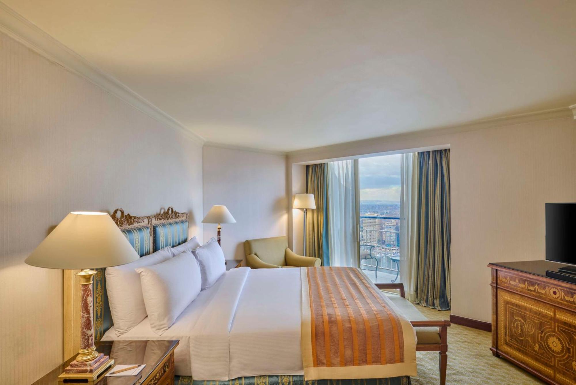 מלון Hilton Cairo Grand Nile מראה חיצוני תמונה A bedroom at the hotel