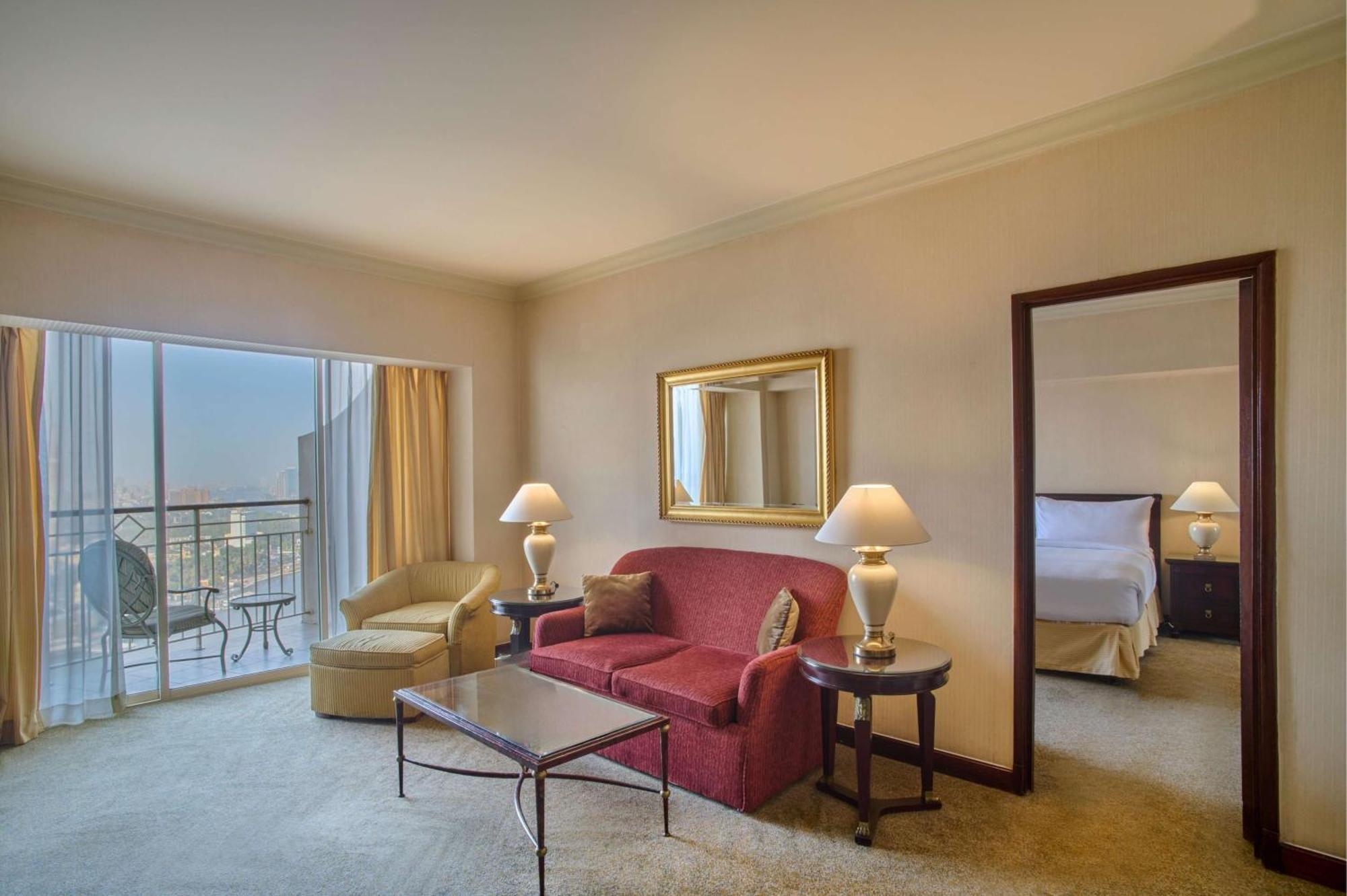 מלון Hilton Cairo Grand Nile מראה חיצוני תמונה A suite at the hotel