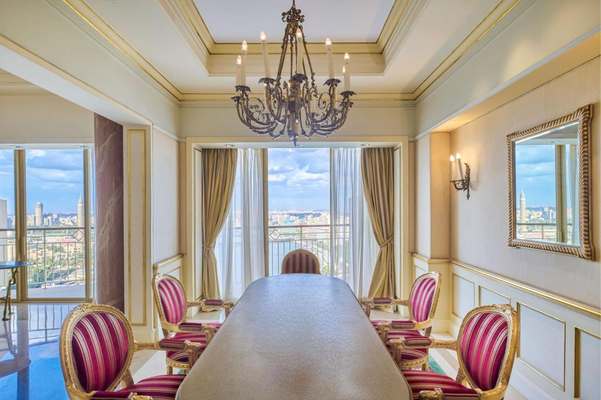 מלון Hilton Cairo Grand Nile מראה חיצוני תמונה The dining room of the Presidential Suite